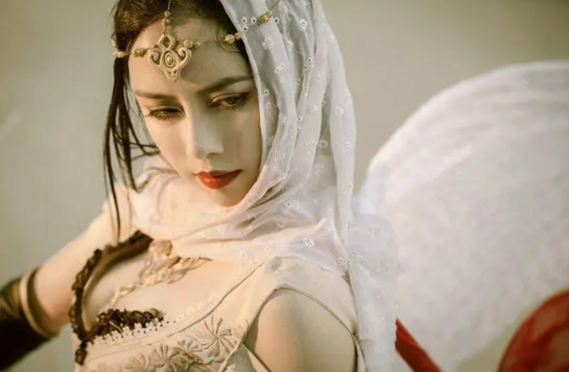 古代皇帝第一次见洋妞是什么感觉？公元635年，传教士阿罗本给李世民献上了两个波斯