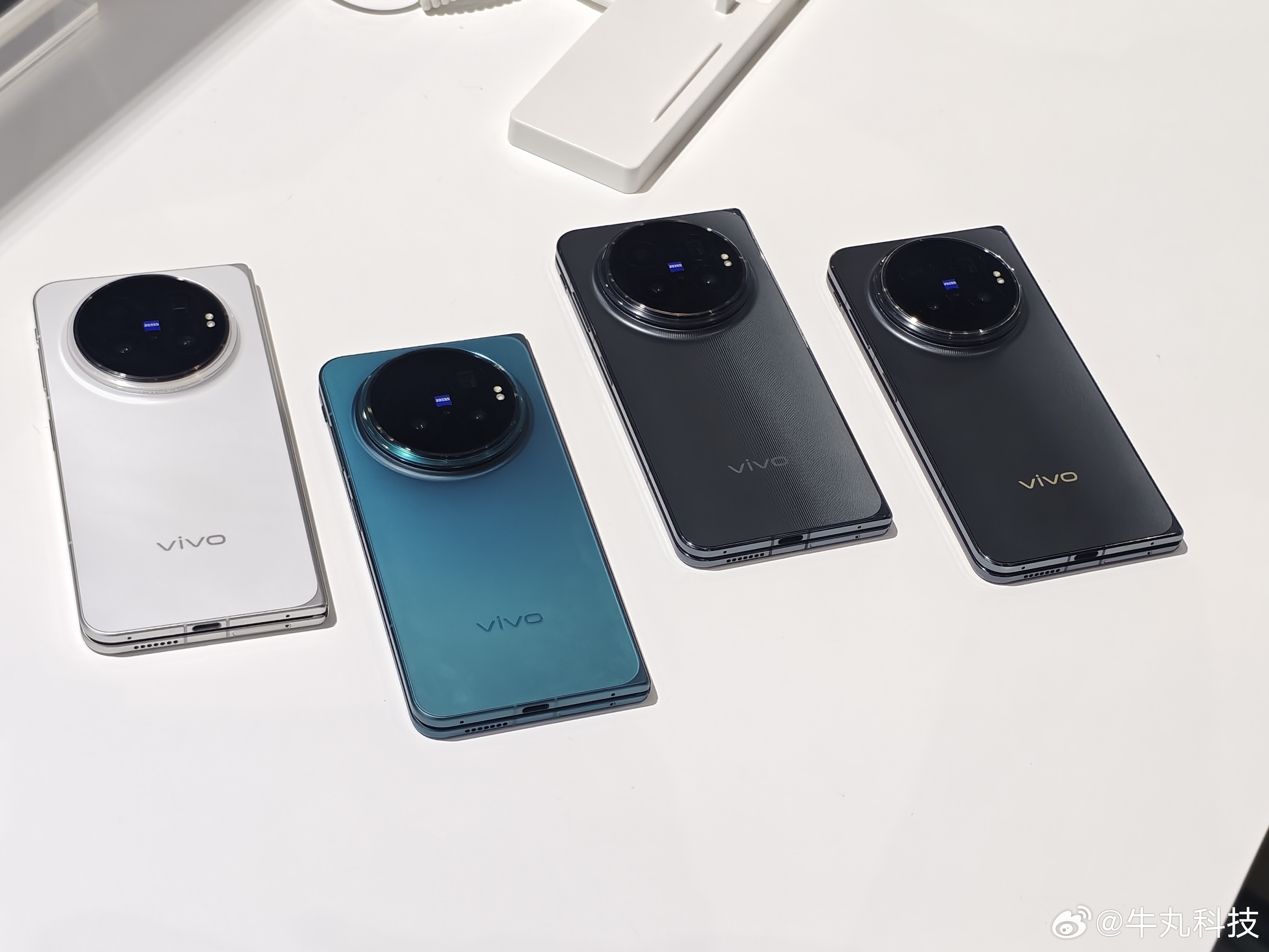 来上海MWC2026打卡vivo展台啦！那必须要摸摸明天即将发布的vivoX