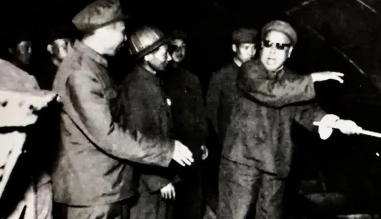 1974年，有人借题发挥，举报：“铁道兵司令刘贤权少将‘私自’调了4个营进京，意