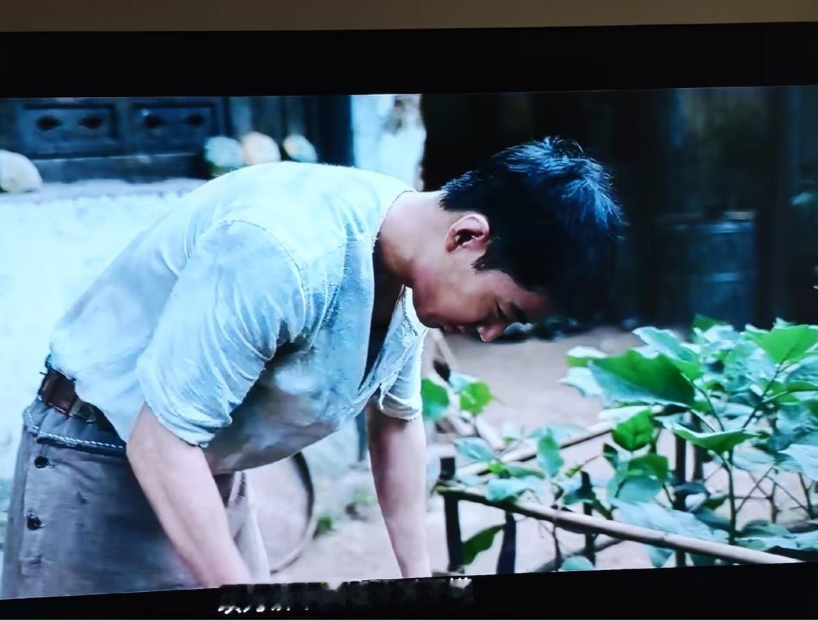 肖战莫得闲就这样一路怼上山这个小莫就这样走一路怼一路，骂骂咧咧的给我逗死了哈哈哈