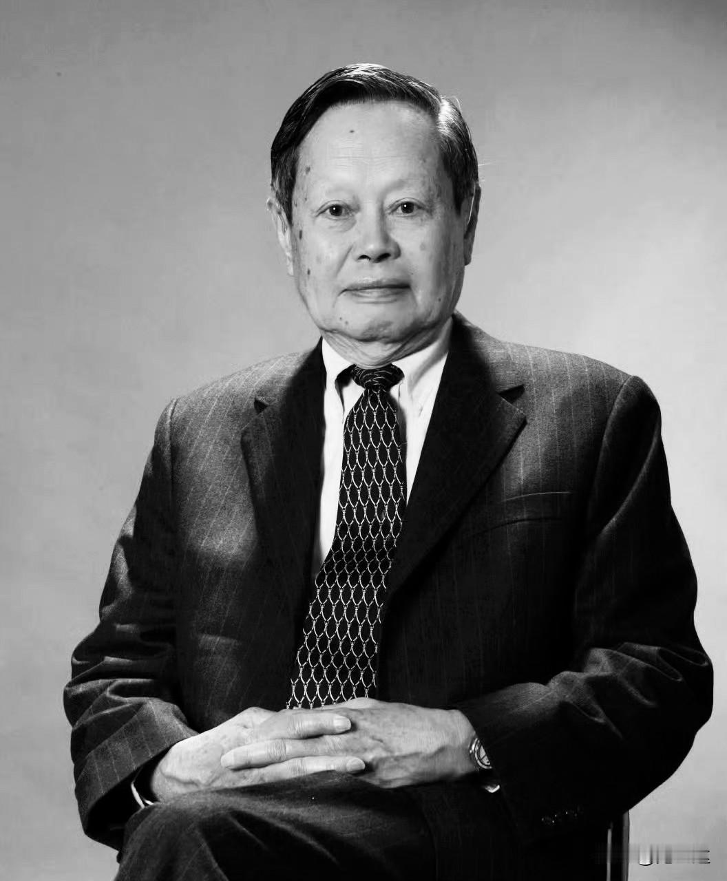 杨振宁去世,享年103岁。杨振宁是享誉世界的理论物理学家:1954年与R·
