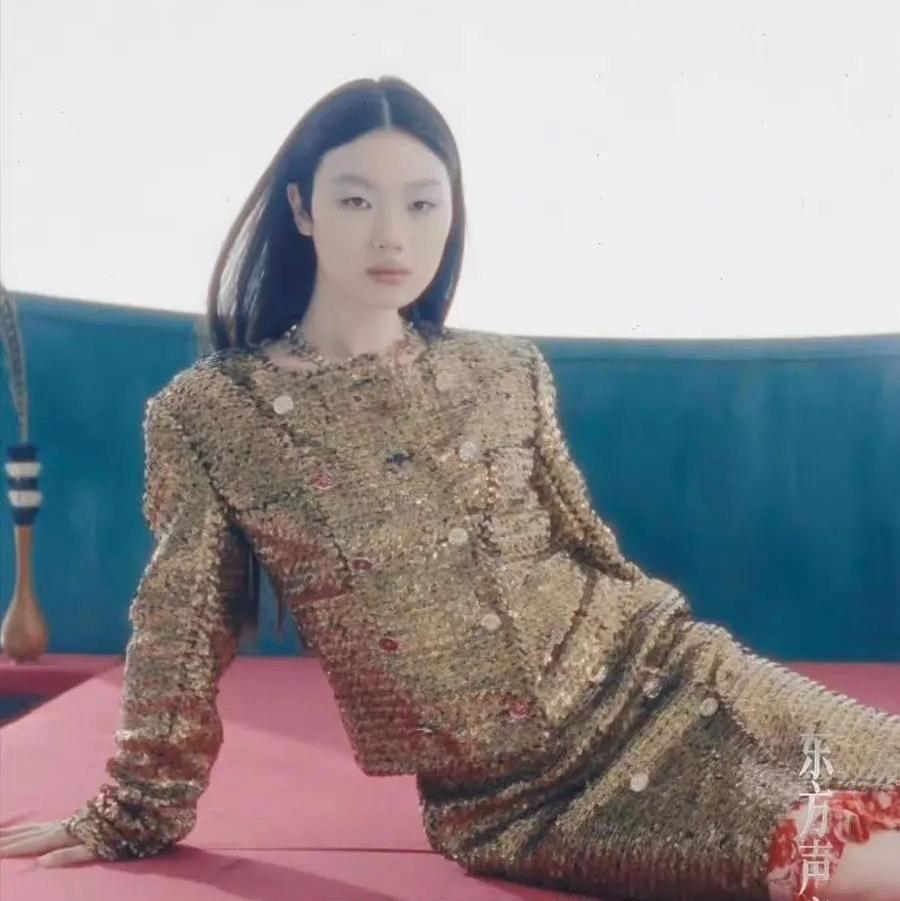 我怀疑这个热搜是单依纯买的。在这暗戳戳说李荣浩心眼小呢。一打开某博，看到“周