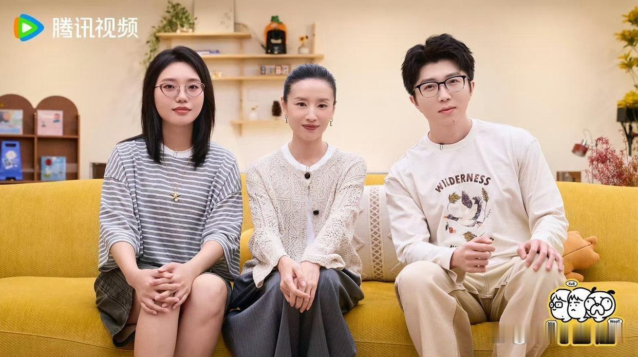 董洁录制综艺节目时状态绝佳,浑身透着自然又松弛的美感,果然应了“岁月不败美人”这