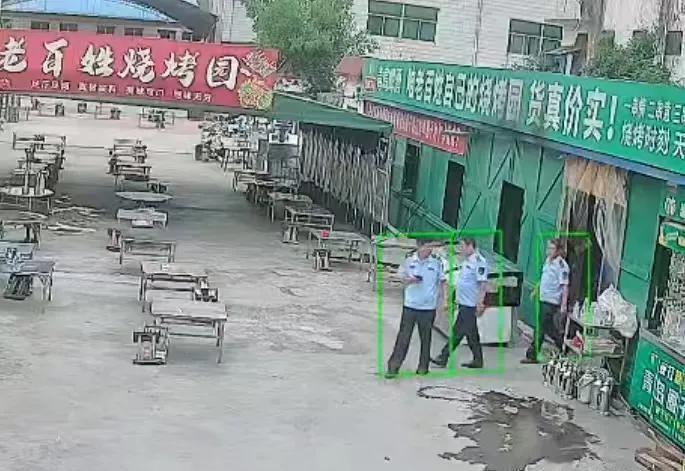 关于这烧烤店主被查，有4个被忽略的细节:1.查了15次，实锤是违建。查了