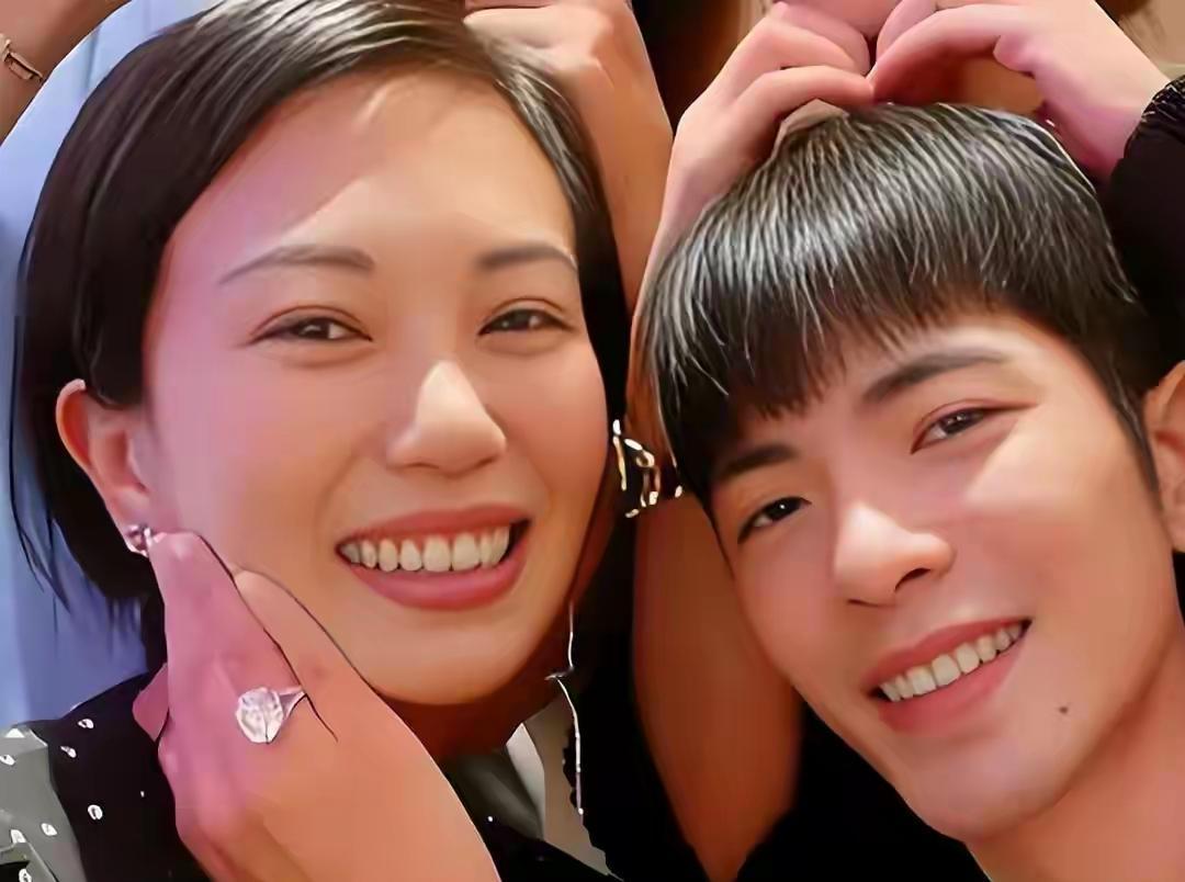 萧敬腾估计有点懵他可能也没想到自己随口一句婚姻“很恶心”,竟然让全网都知道