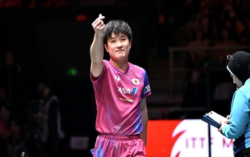 撕开日本乒坛的遮羞布！张本智和年入千万，打一场WTT竟要倒贴3万，对手陈俊菘的工