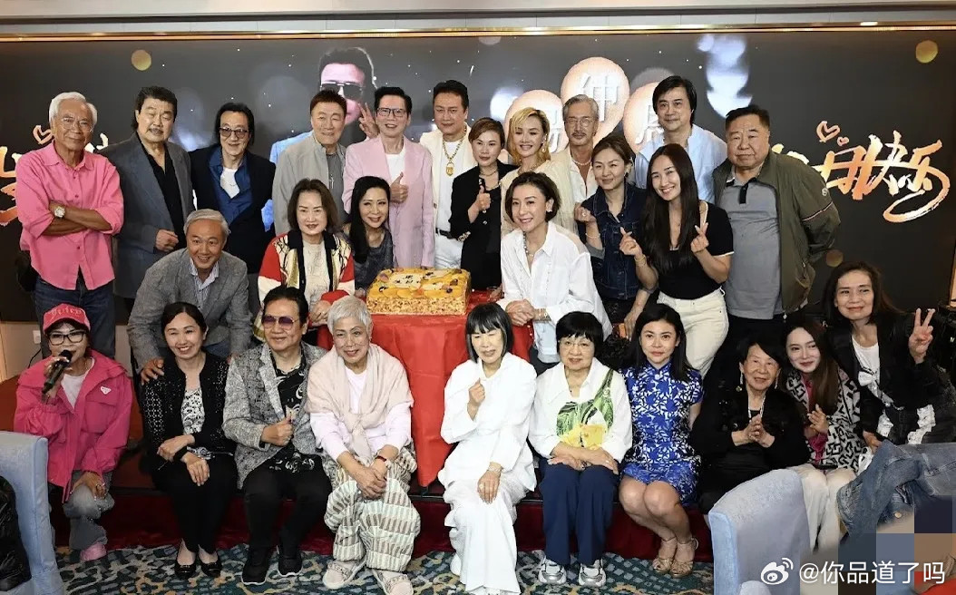 近日，向华强、黄锦燊、叶子媚等港星齐聚香港，与好友相聚庆生，引发网友热议。作为娱