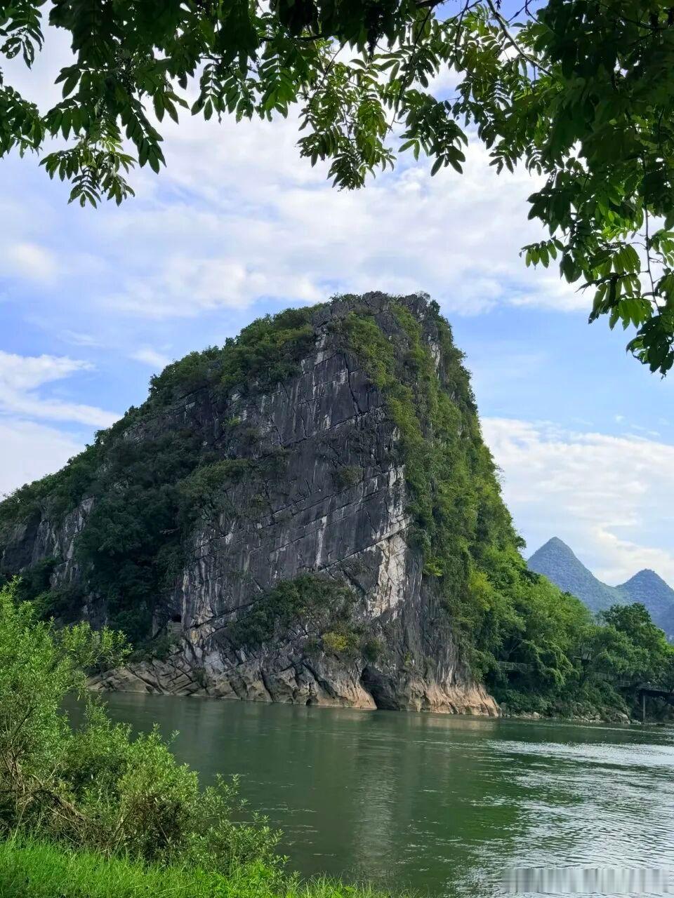漓江边藏着个25℃天然空调！桂林人周末都往这儿跑🍃这段时间忙到连轴转，暑假快