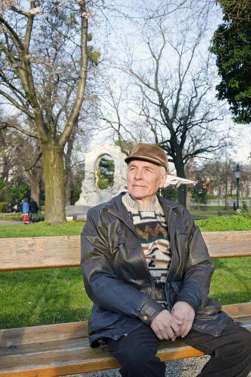 德国有个49岁的男人叫诺伯特，说出来可能有人不信，他已经整整20年没踏过职场的大