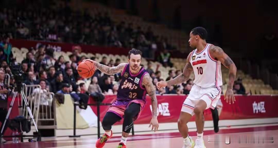 青岛战浙江，约个pk韦斯瑟庞成焦点！今晚有一场重头戏上演，青岛主场对阵浙江，也