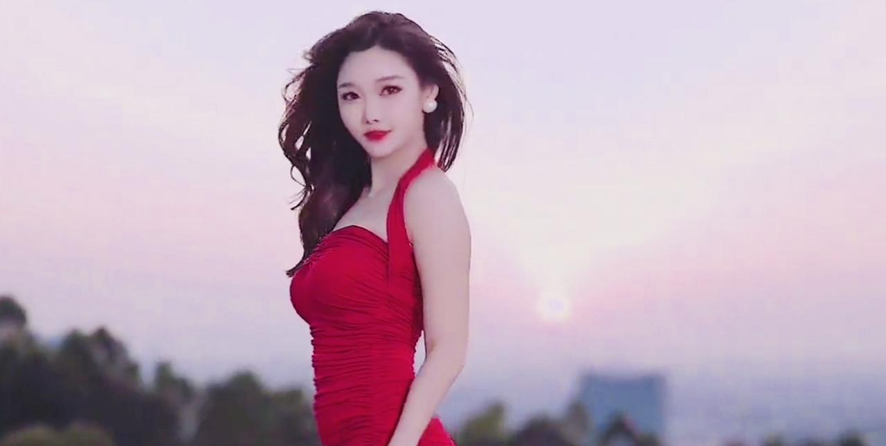 最近，网红雅典娜的做法，给出了大龄剩女要走的一道路。雅典娜是36岁，属于大龄剩