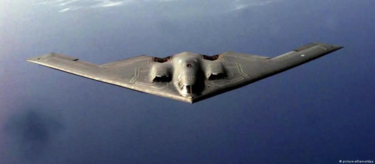 瑞士依中立法禁止美国军机飞越其领空瑞士以中立国原则为由，拒绝了美军飞机提出的