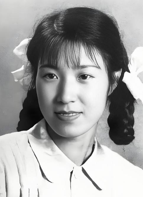 1956年，李玉琴到管理所探望溥仪。管理员考虑到两人结婚14年未同房，破例让她留