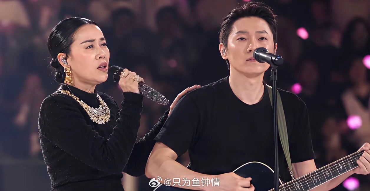那英在成都演唱会唱到一半，突然把音乐停了。她站在台上，声音有点抖，说：“今天早上