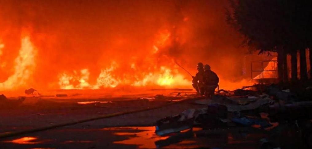 惨烈！莫斯科遭大规模轰炸，空中交通陷入瘫痪，超300架航班被迫取消或发生延误，7