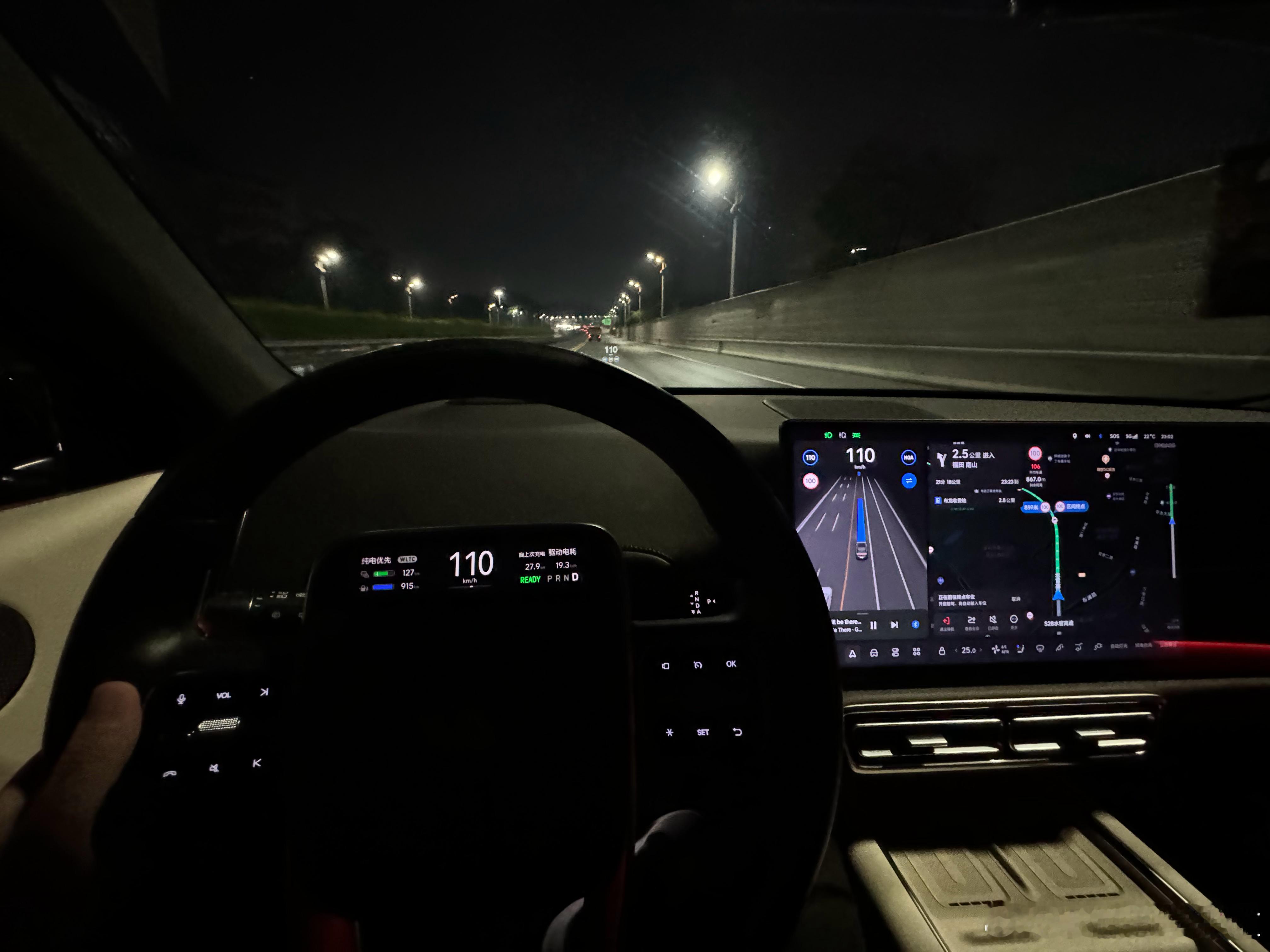 好久没跑高速了，昨晚高速用理想Orin-X版本的VLA辅助驾驶。高速变道