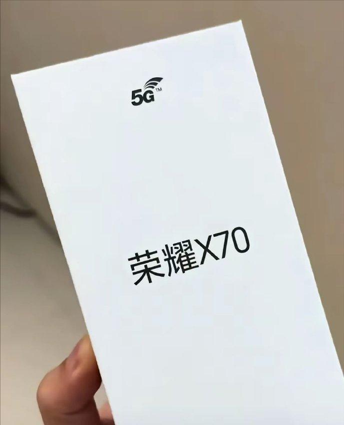 2025手机电池容量排行榜，你的爱机上榜了么？TOP1：荣耀X70，电池容量8