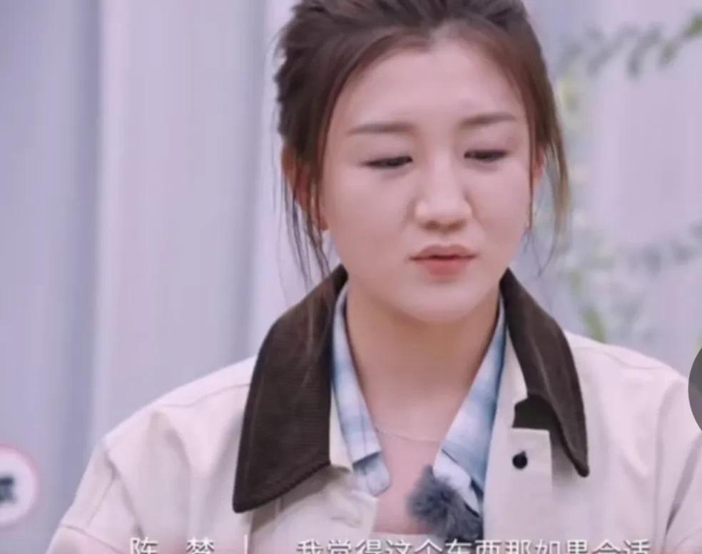 这个主持人李艾，说话真让人讨厌。陈梦说，就算是队内的，只要合适，她是不排斥的。