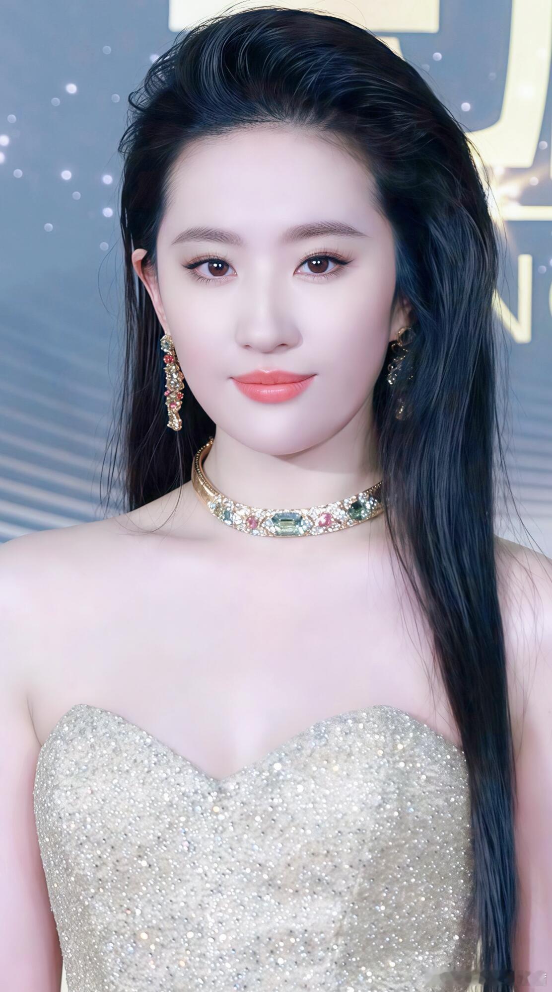 刘亦菲在第30届时尚盛典造型曝光，这“天仙”氛围感简直绝了，快来一起欣赏！刘亦菲