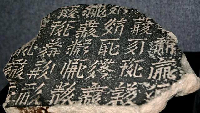 1908年，俄国探险家科兹洛夫带着队伍在内蒙古额济纳旗的黑水城遗址里挖出了一批文