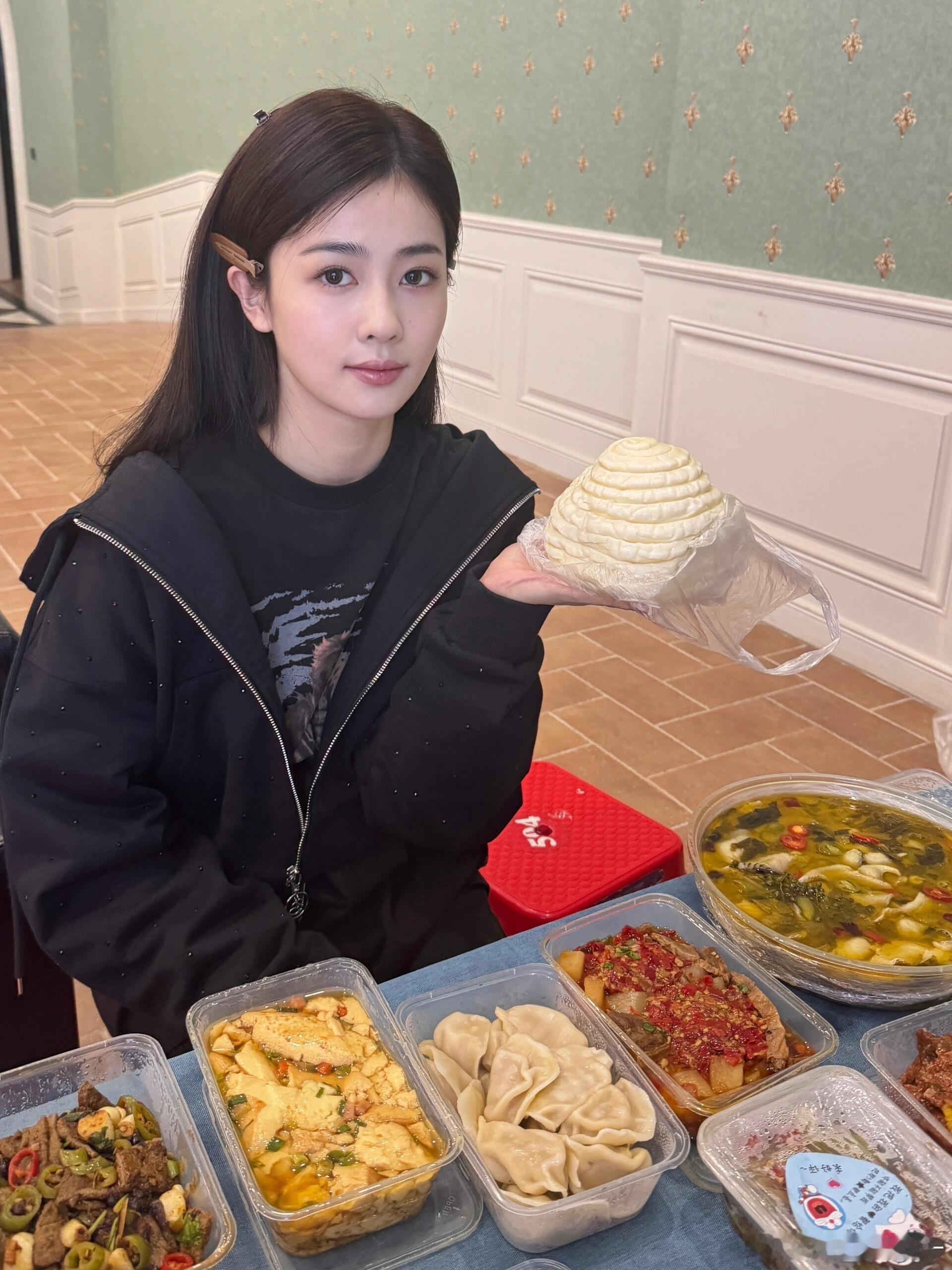 白鹿的饭菜看起来好香啊🤤​​​