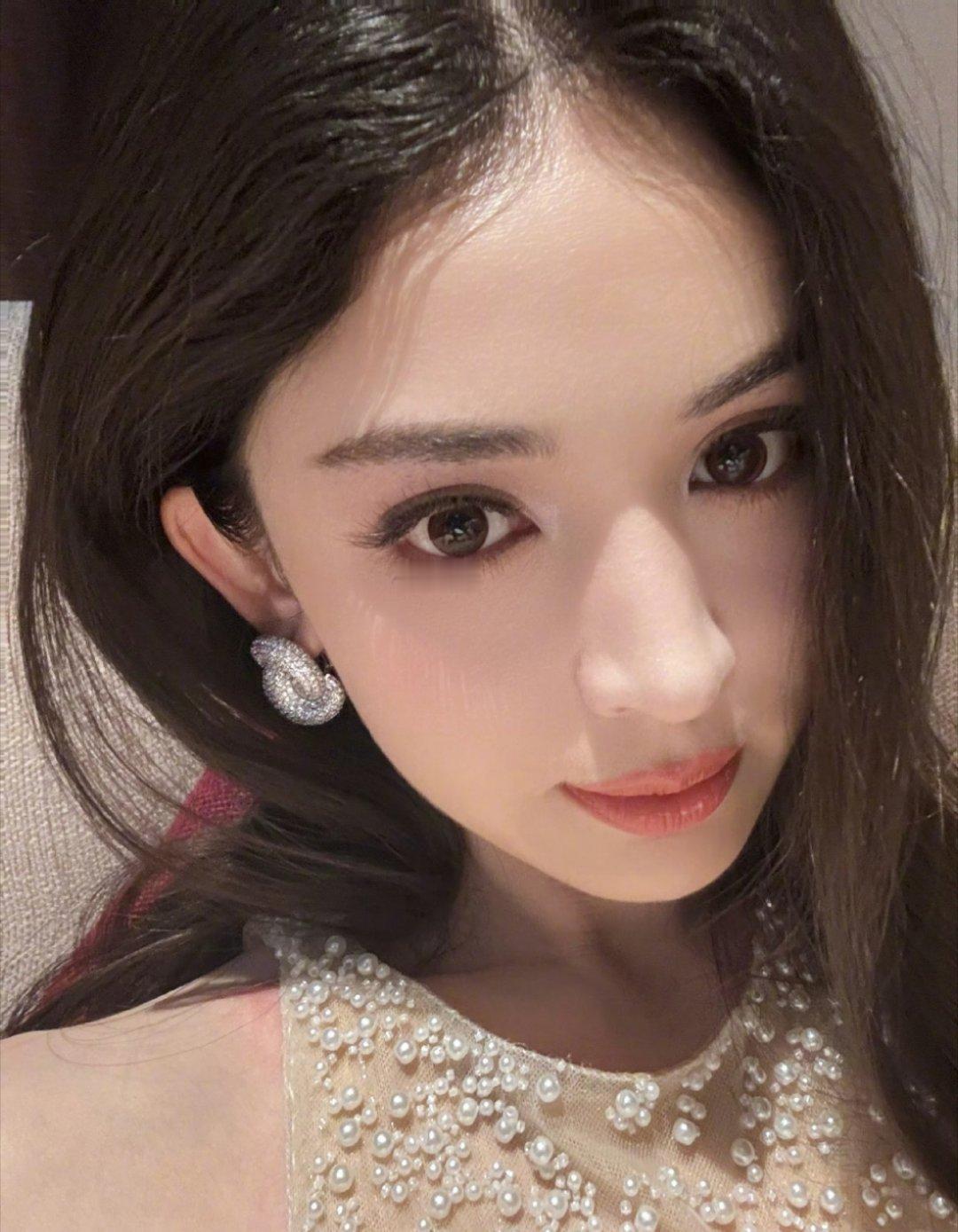 天呐！娜扎美我一大跳姐姐的自拍让我赏心悦目！！​​​