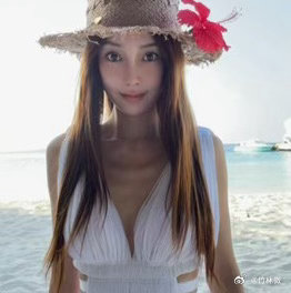 angelababy晒海边比基尼照这居然是angelababy37岁的身材Ang