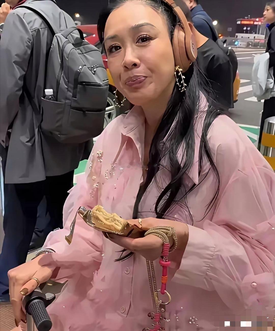 钟丽缇没开滤镜的样子，太真实了，这就是她最自然的状态​