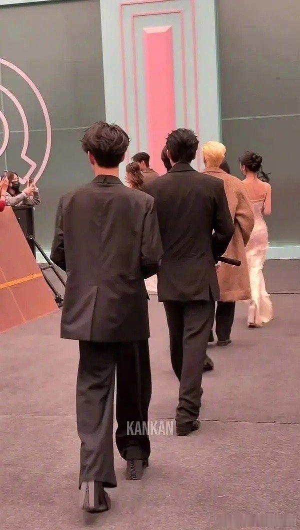 猜猜这是谁的高跷？