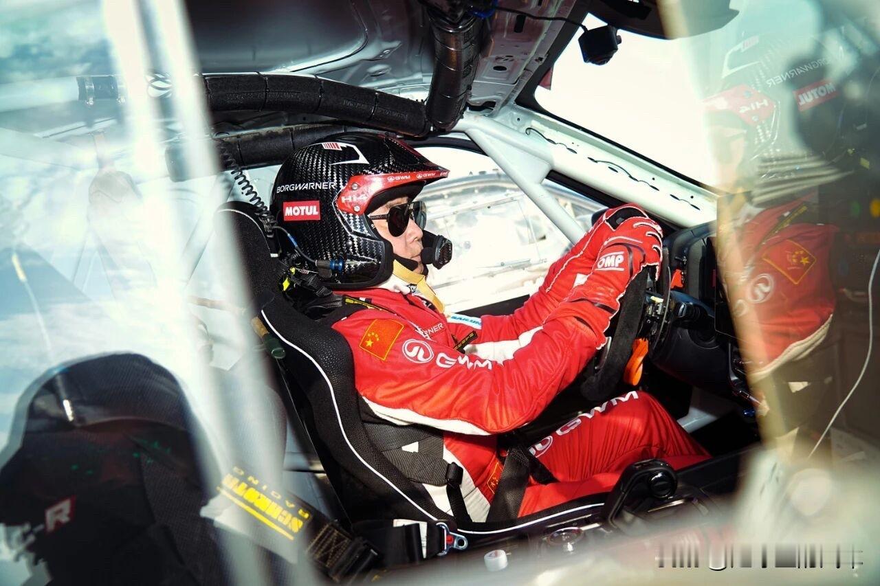 魏建军为什么开2.4T柴油哈弗H9上场，而不是全新坦克500Hi4-Z呢？