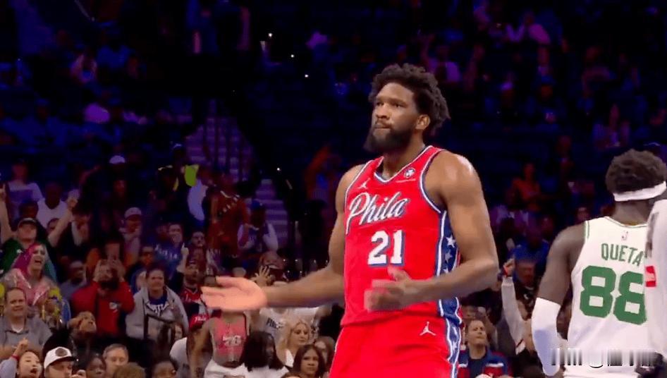 罚款5万！恩比德因在比赛中做出不当的庆祝动作，被联盟罚款5万美元！值得一提的