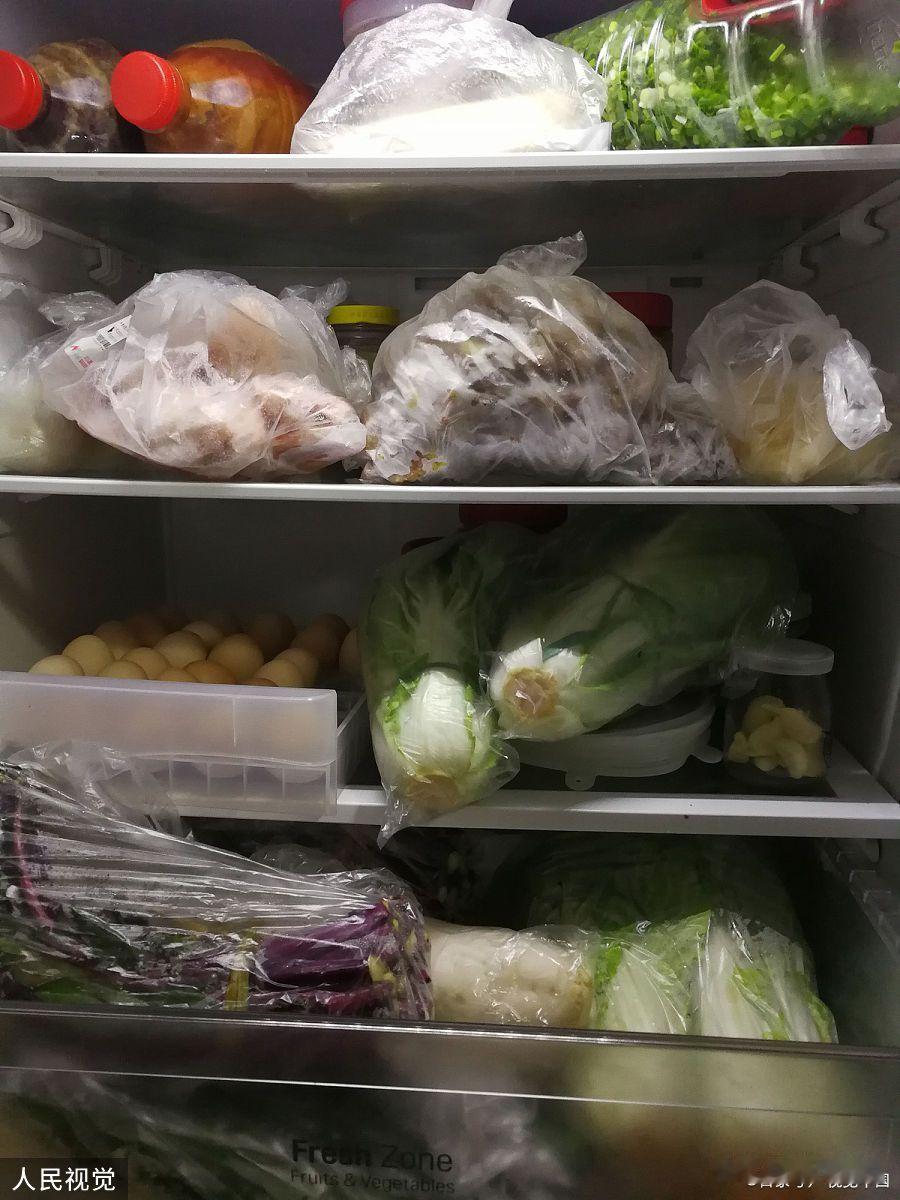 82岁老人因食用隔夜手抓羊肉险些丧命,背后隐藏着怎样的健康警示?近日,陕西西安