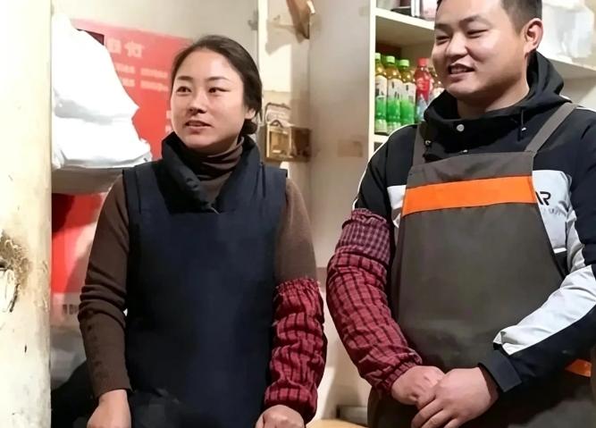 2022年11月，安徽滁州定远县一位卖烧饼的女子引发关注。网络传言称，潘晓梅辛苦