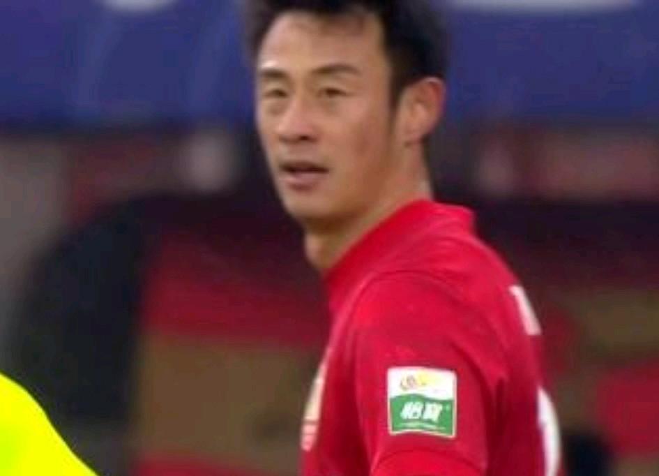 第一位在山东三支中超球队都效力的球员即将产生？根据媒体报道，彭欣力目前在跟随青