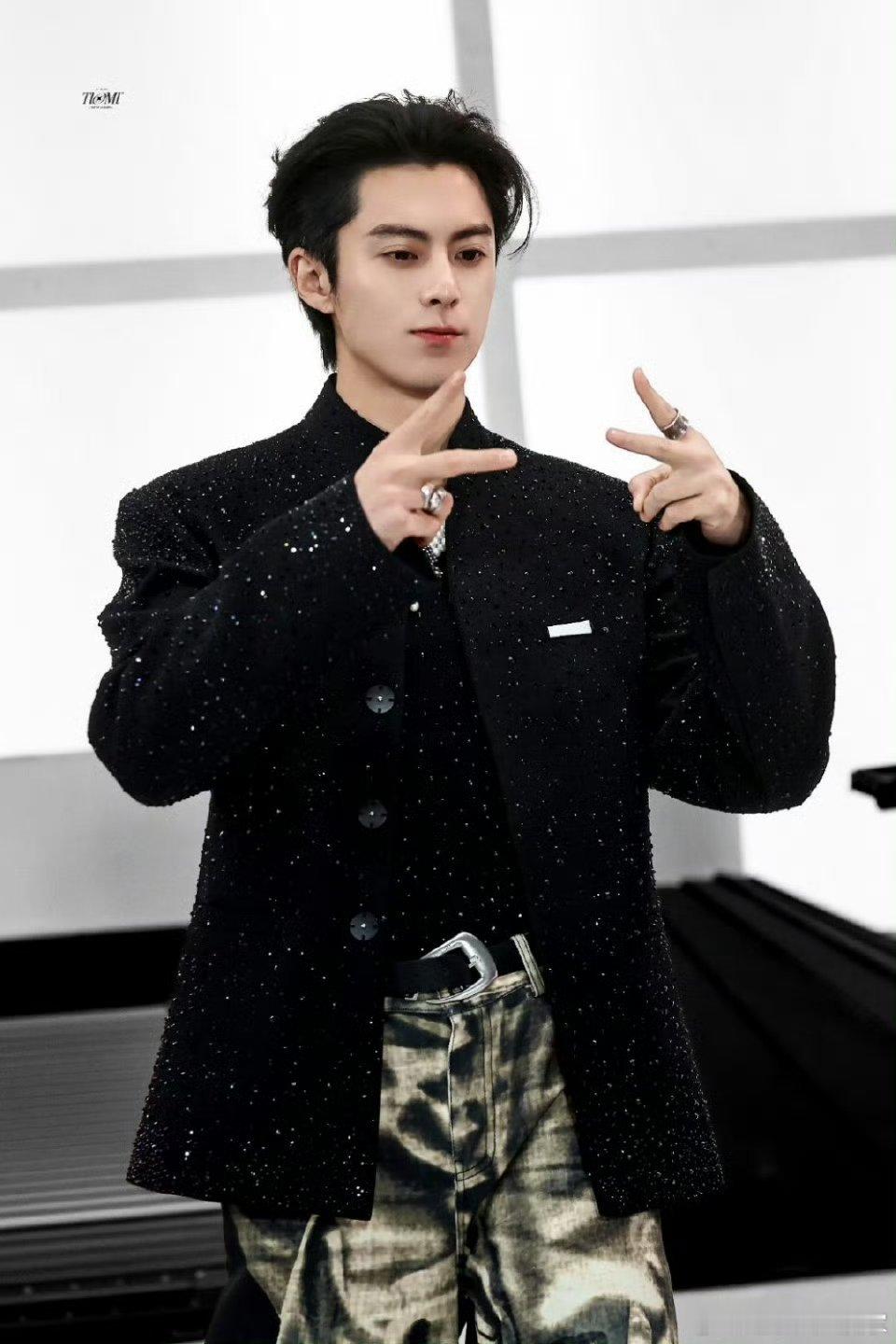 昨晚好六夜红毯造型大赏，友友们来品鉴王鹤棣、孟子义、王星越、章若楠、贺峻霖好帅好