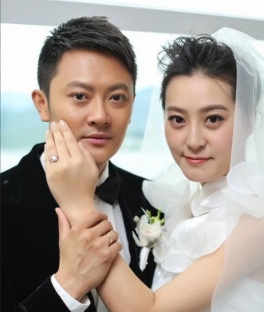 2015年，印小天花了400万元娶的老婆哈琳娜，直到孩子出生后，才发现自己的老婆
