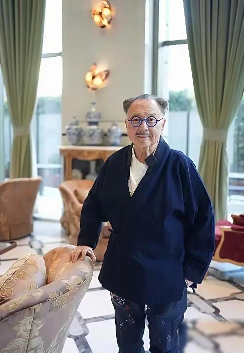 周英华和他的的第四任妻子，公开亮相。两个人结婚已经7年了，还是甜甜蜜蜜，丝毫没见