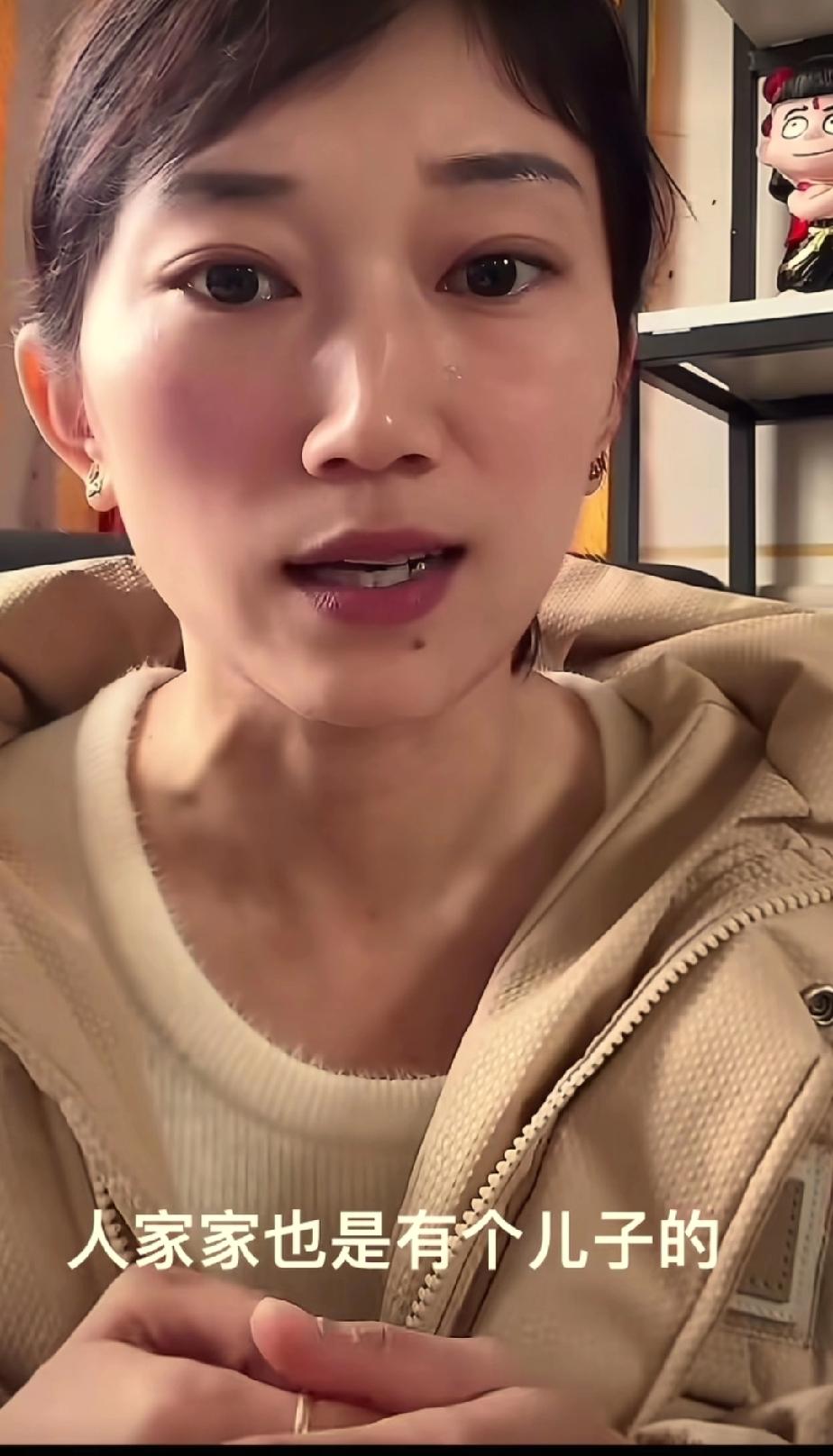 厉怀远的妻子爆料，她老公出轨的那个女人家里也有儿子，儿子已经十六七岁了。厉怀远给