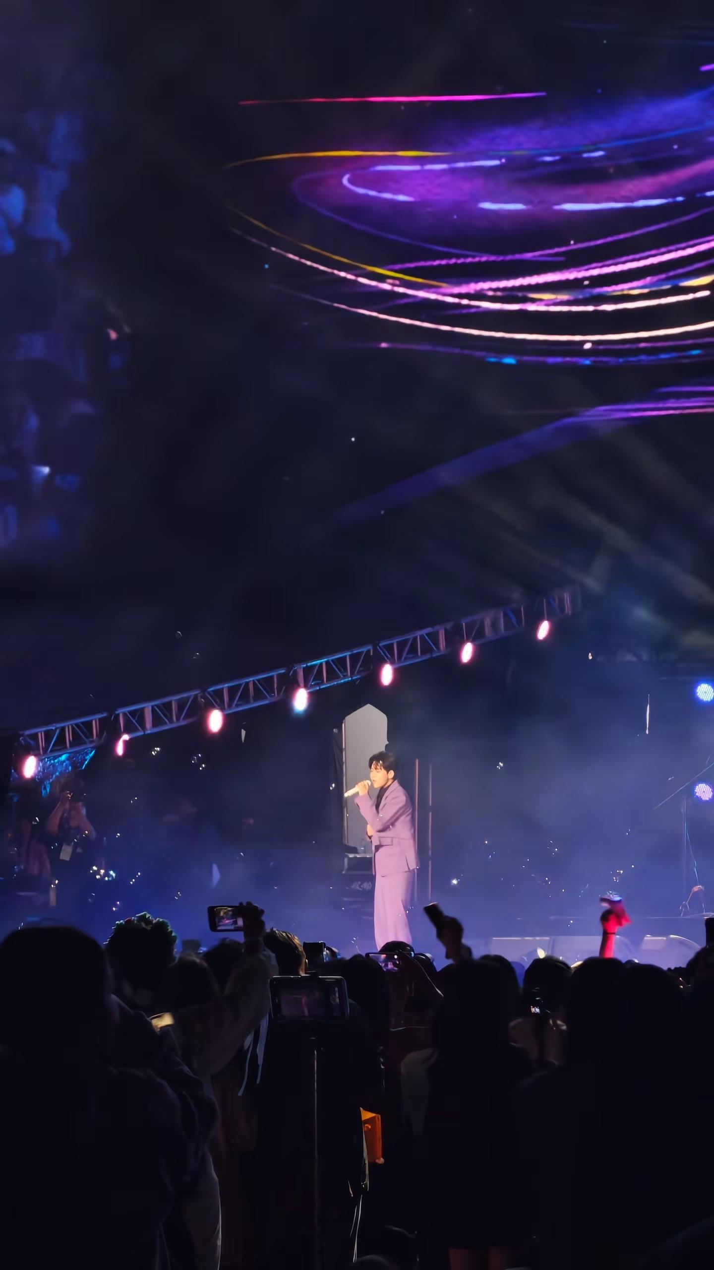 泸州音乐节～再就业男团见过了48岁的王铮亮见过了45岁的陈楚生见过了42岁的苏醒见过了41岁的张远见