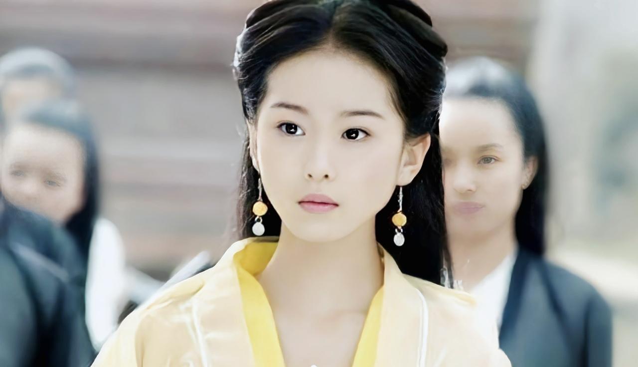 古龙和金庸,谁的更像爽文?要说更像爽文，肯定是古龙。古龙的书是酒，各种酒