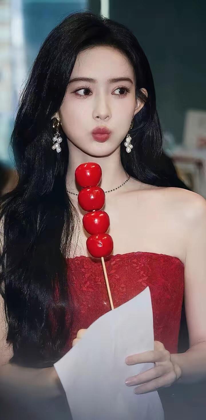 这个小姐姐好漂亮！