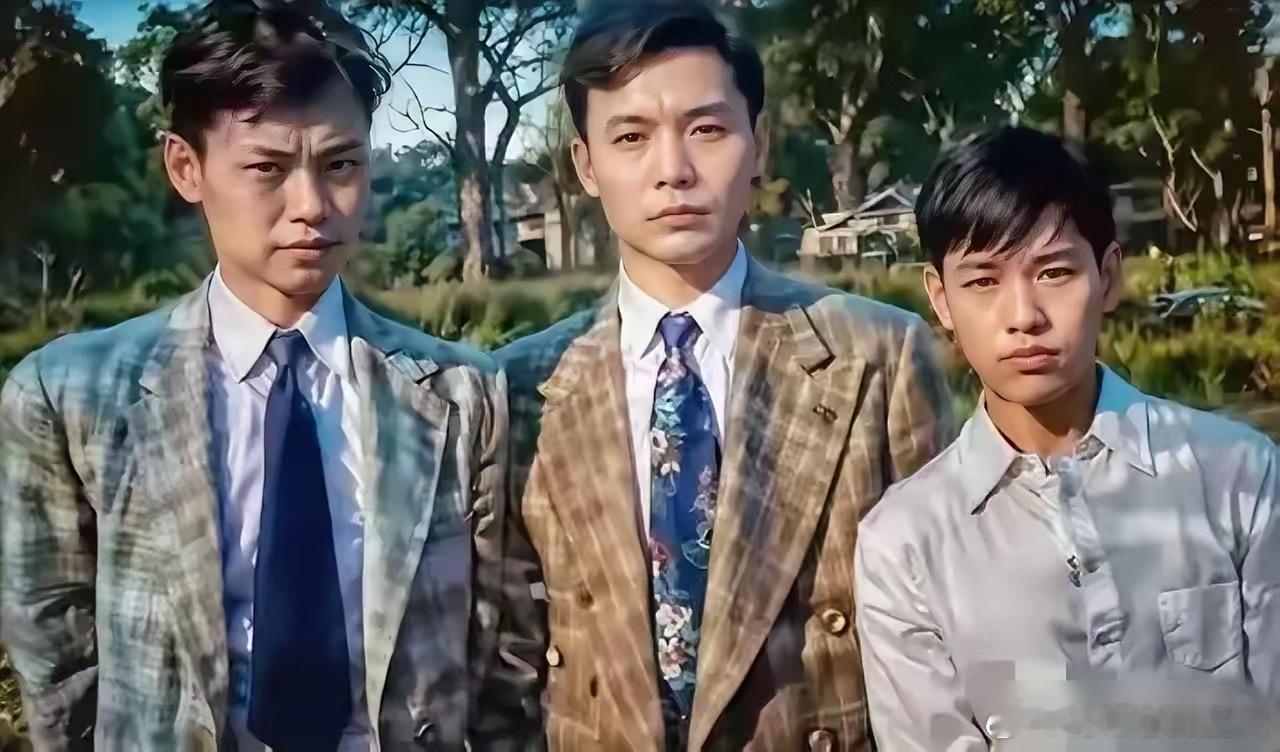1949年盛夏，风华正茂的杨振宁（左）、邓稼先（中）、杨振平，三位意气风发的青年