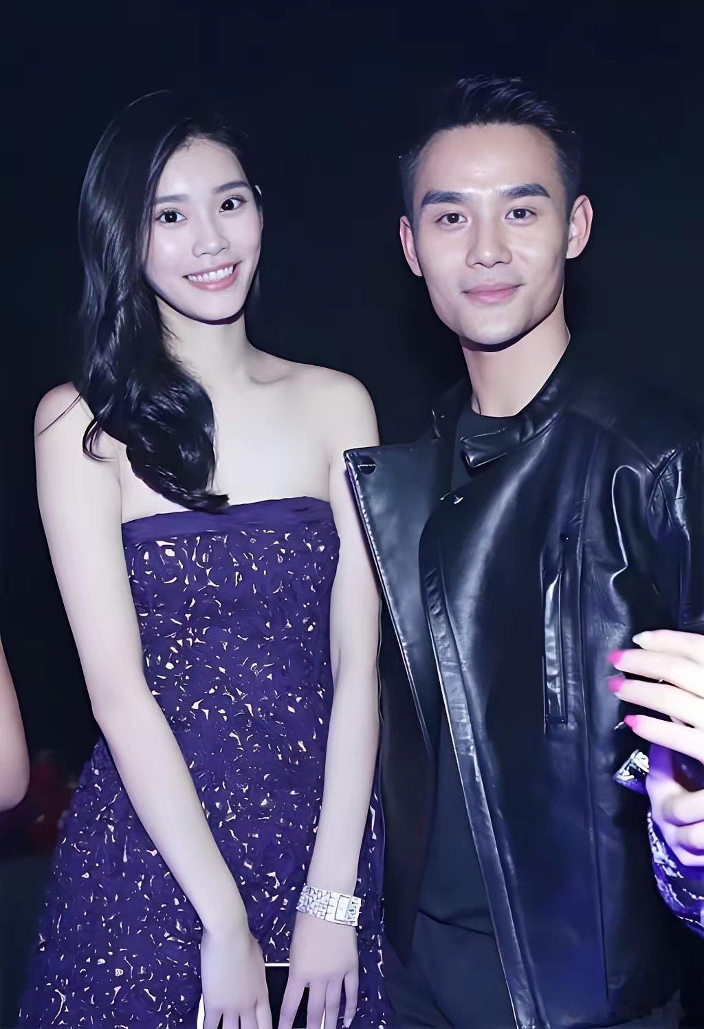 王凯身边的美女是谁呢？看她皮肤白皙，卷发披肩，大眼睛，精致的脸庞。尤其是那身高太