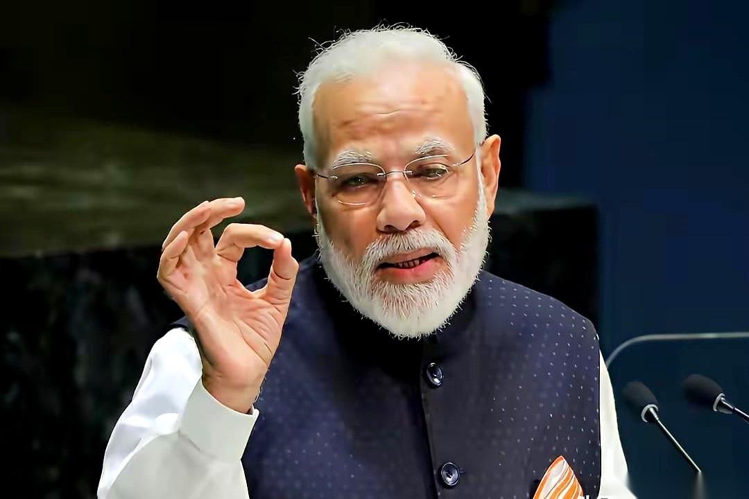 看了一些印度的谈话节目，怪事就来了。西装革履的嘉宾，坐在沙发上，对着镜头一脸严