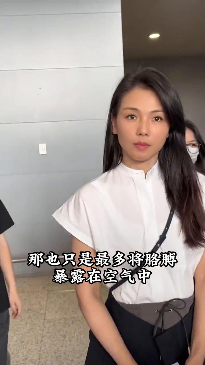 全裹出镜刘涛。不知你发现没有，刘涛出席活动总是喜欢一丝不漏，全裹出镜，即便是夏