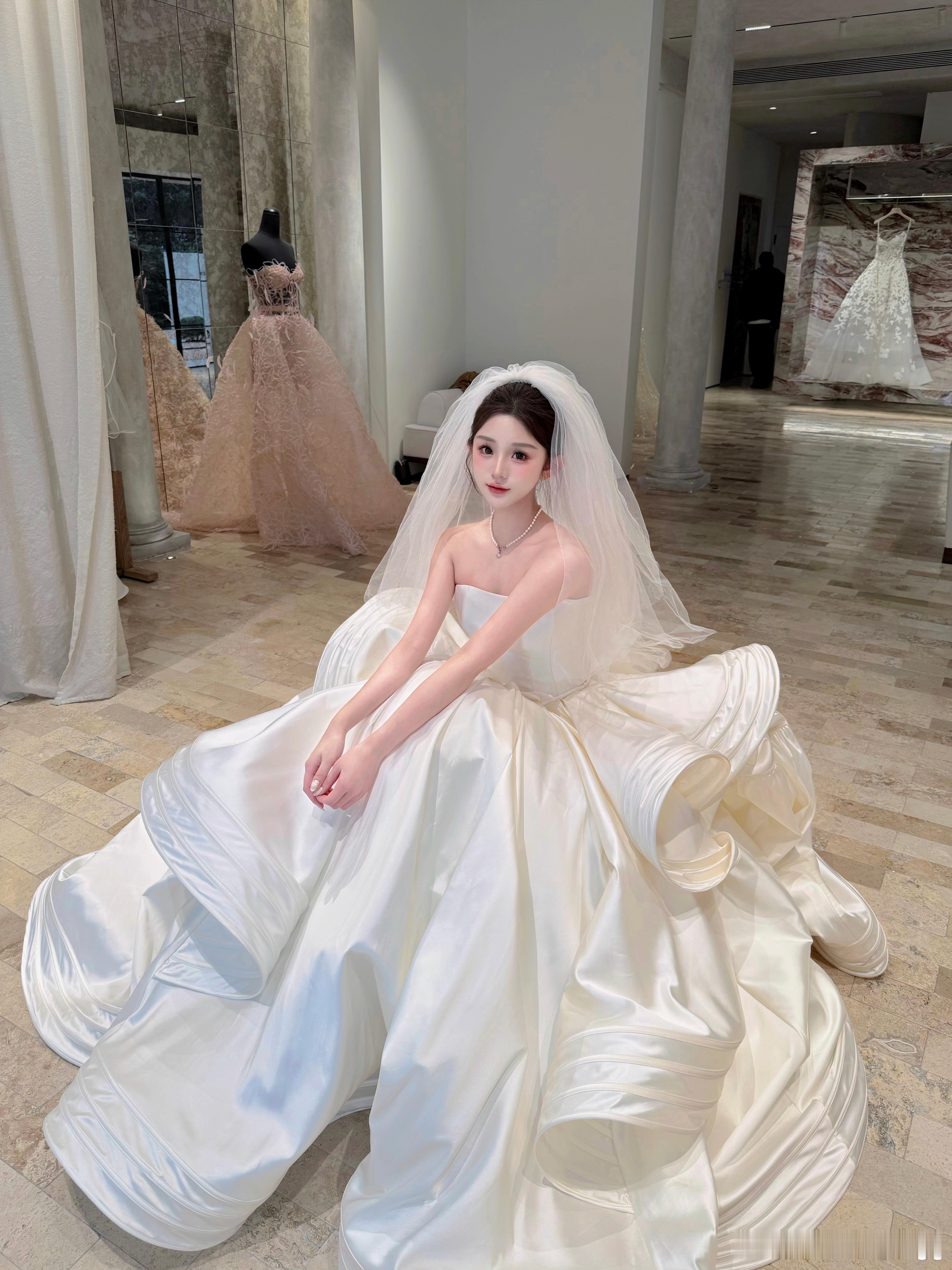 你看我说我穿婚纱会很漂亮的​​​