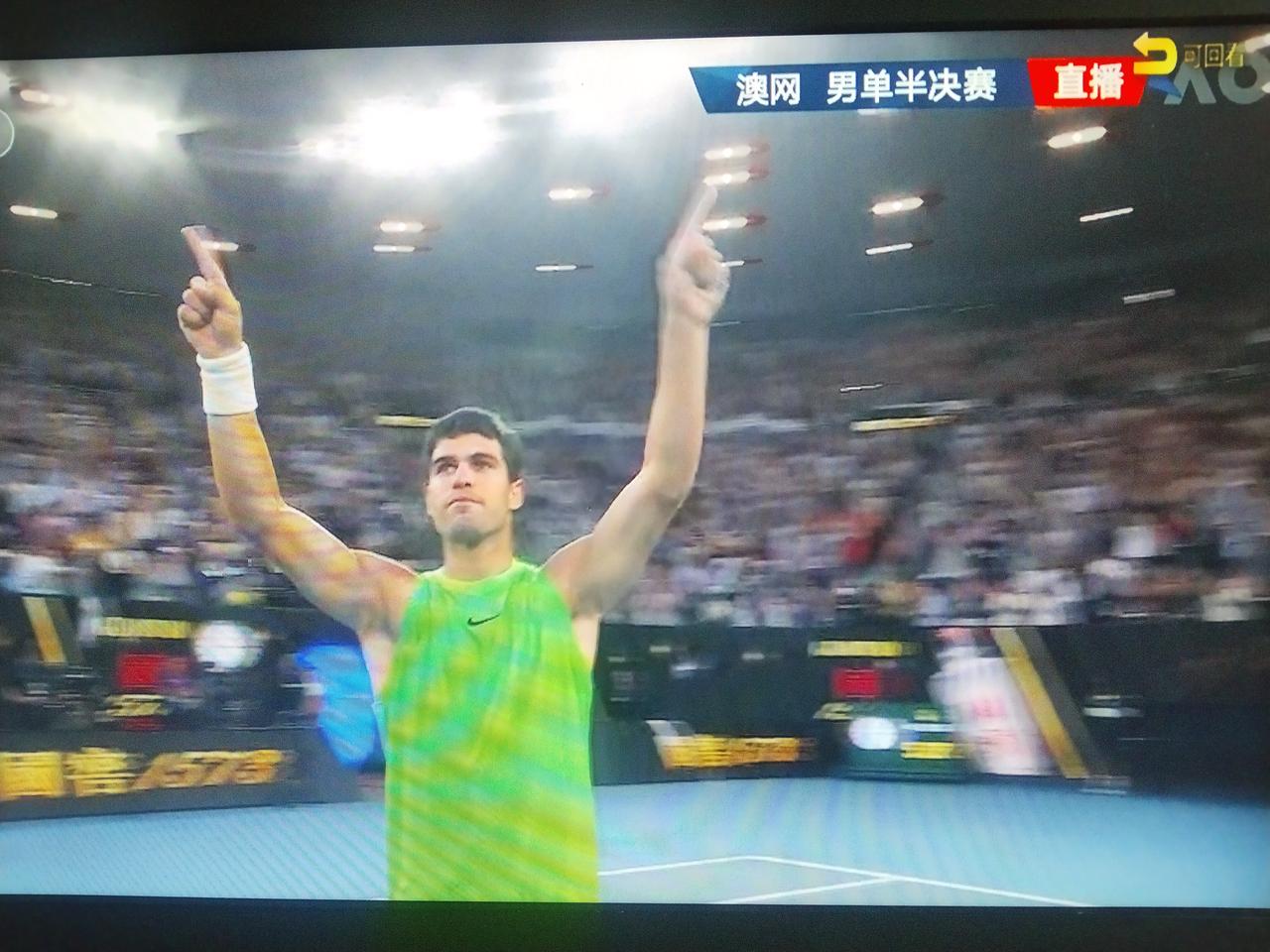 最疯狂的一天！昨天是澳网开赛以来最疯狂的一天！两场男单半决赛均打