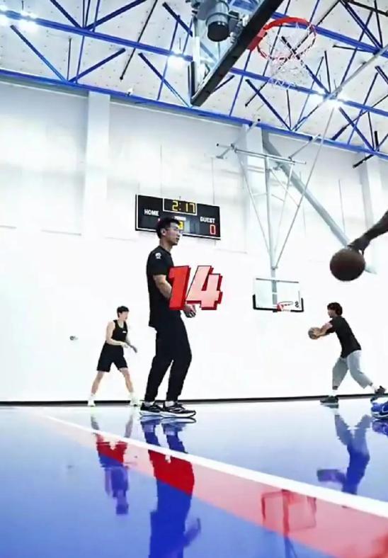 杨瀚森三分练出来了，NBA试训15中14！这令人震惊的精准度，让这位年轻球员