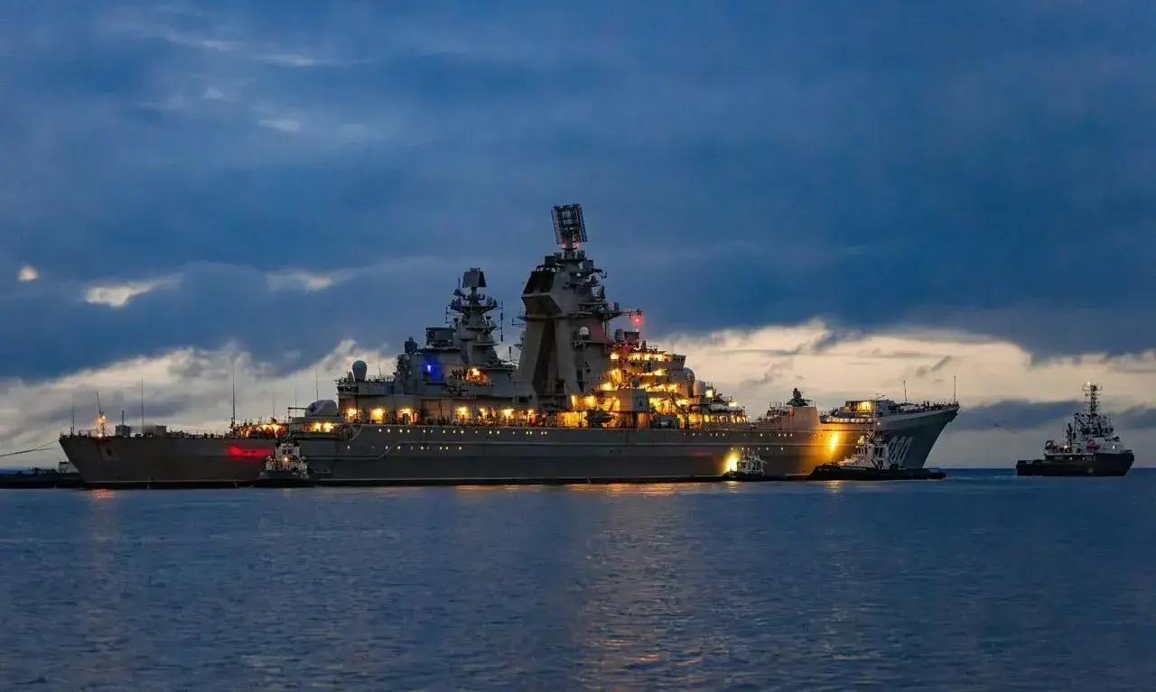 近日，俄罗斯“纳西莫夫海军上将”号重型核动力导弹巡洋舰的海试照片，被俄国内媒体首