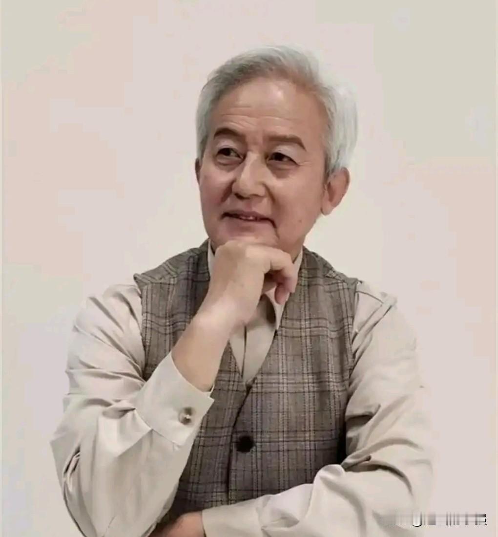 短剧行业发展的是太畸形了吧，那么辛苦，几天就要拍完。每天拍十几个小时那是常态。